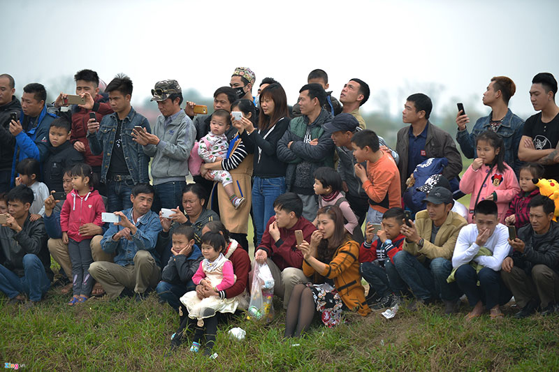 Nghi lễ rước kiệu dưới nước kỳ lạ ở Thái Bình